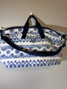 PINK Victoria's Secret Navy & White Sherpa Weekender Bag